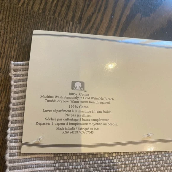 Table Runner - Picture 4 of 4